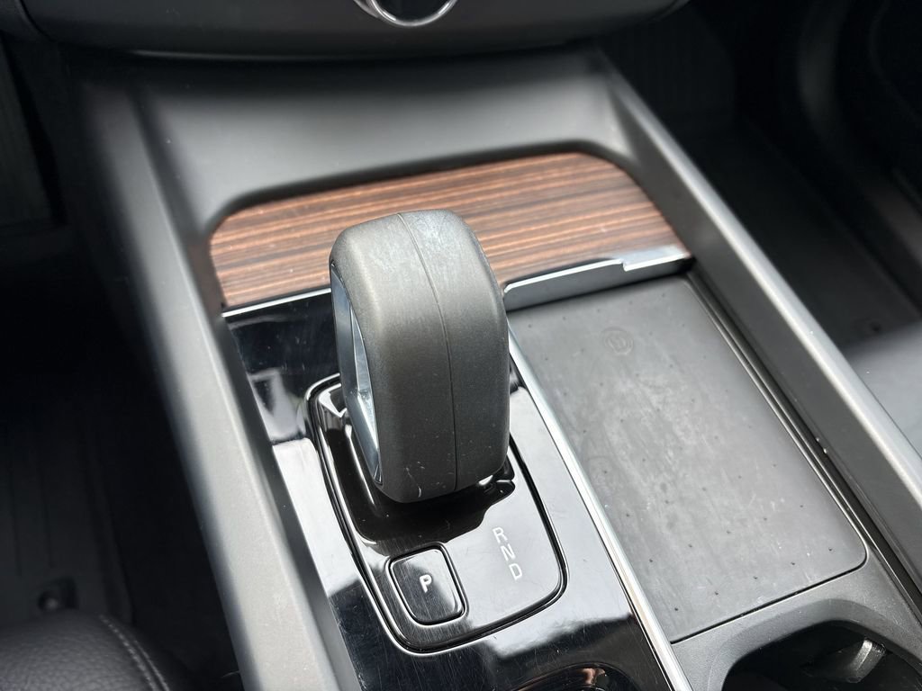 Used 2022 Volvo XC60 B5 Momentum w/ Climate Package image 16