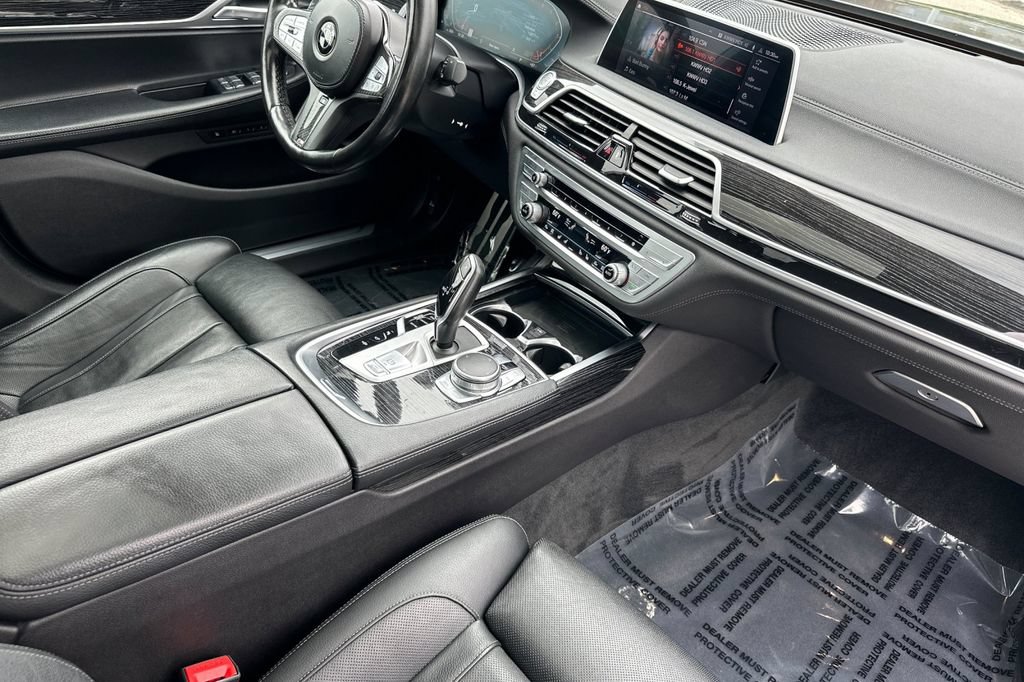 Used 2022 BMW 740i w/ M Sport Package RWD image 16