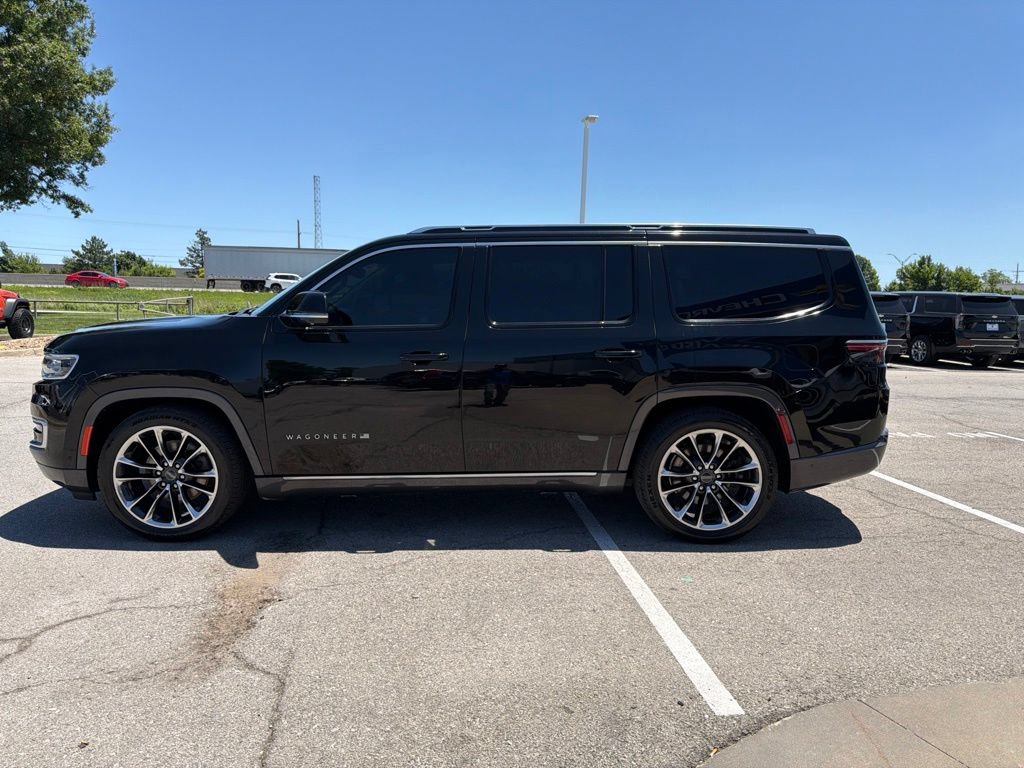Used 2022 Jeep Wagoneer Series III w/ Premium Group I AWD/4WD image 6