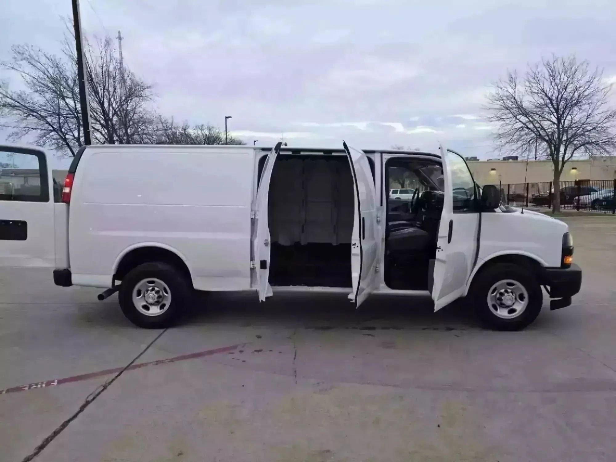 Used 2019 Chevrolet Express 2500 Extended w/ Driver Convenience Package image 4
