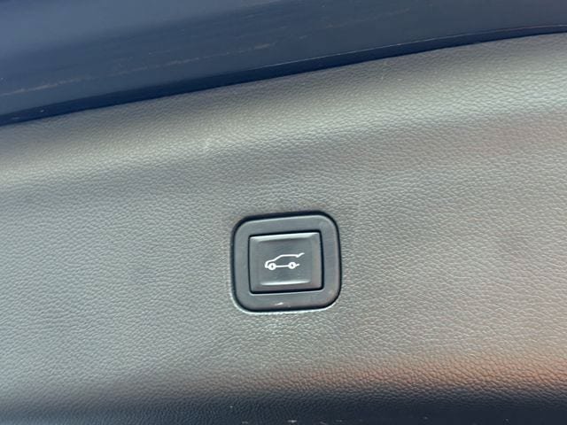 Used 2022 Buick Enclave Essence w/ Sport Touring Edition FWD image 16