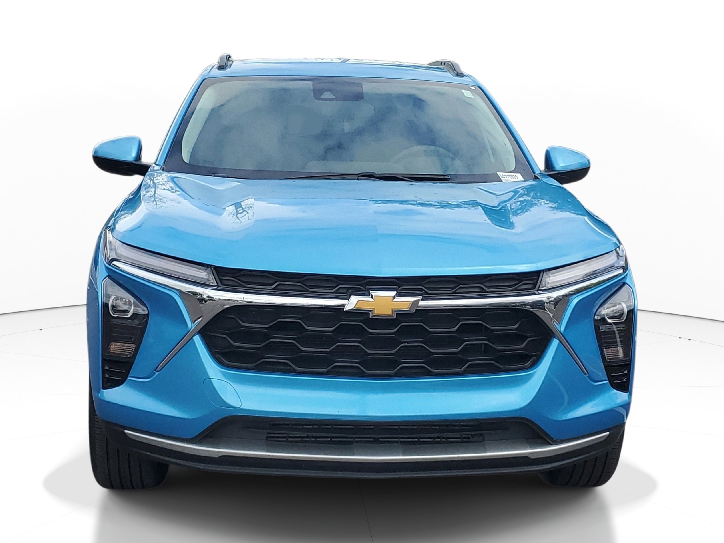Used 2025 Chevrolet Trax LT image 2
