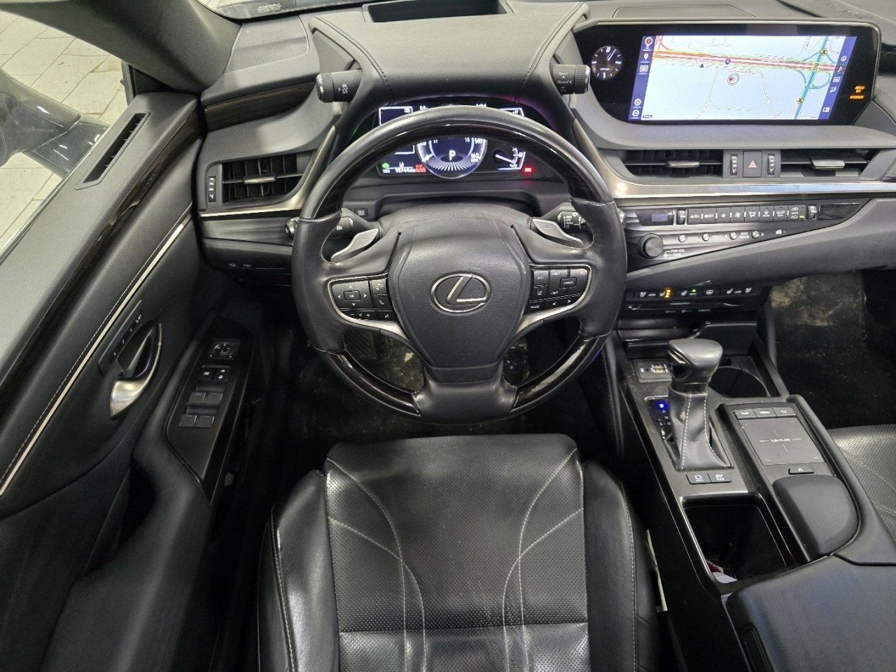 Used 2019 Lexus ES 300h w/ Accessory Package 2 image 23