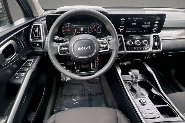 Used 2023 Kia Sorento LX FWD image 3