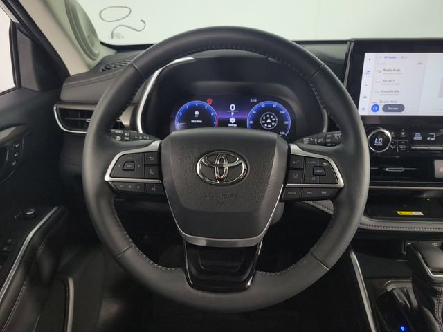 Used 2023 Toyota Highlander Limited image 24