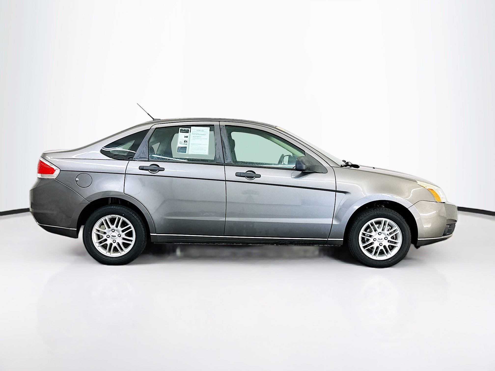 Used 2009 Ford Focus SE FWD image 10