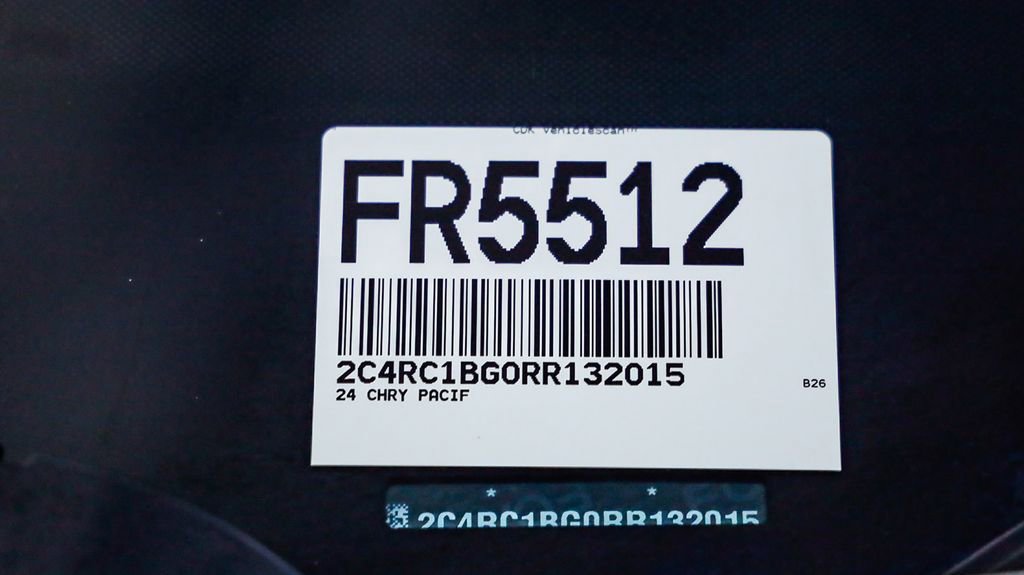 Certified 2024 Chrysler Pacifica Touring-L image 33