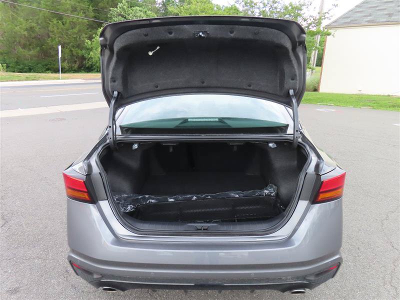Used 2024 Nissan Altima 2.5 SR FWD image 12