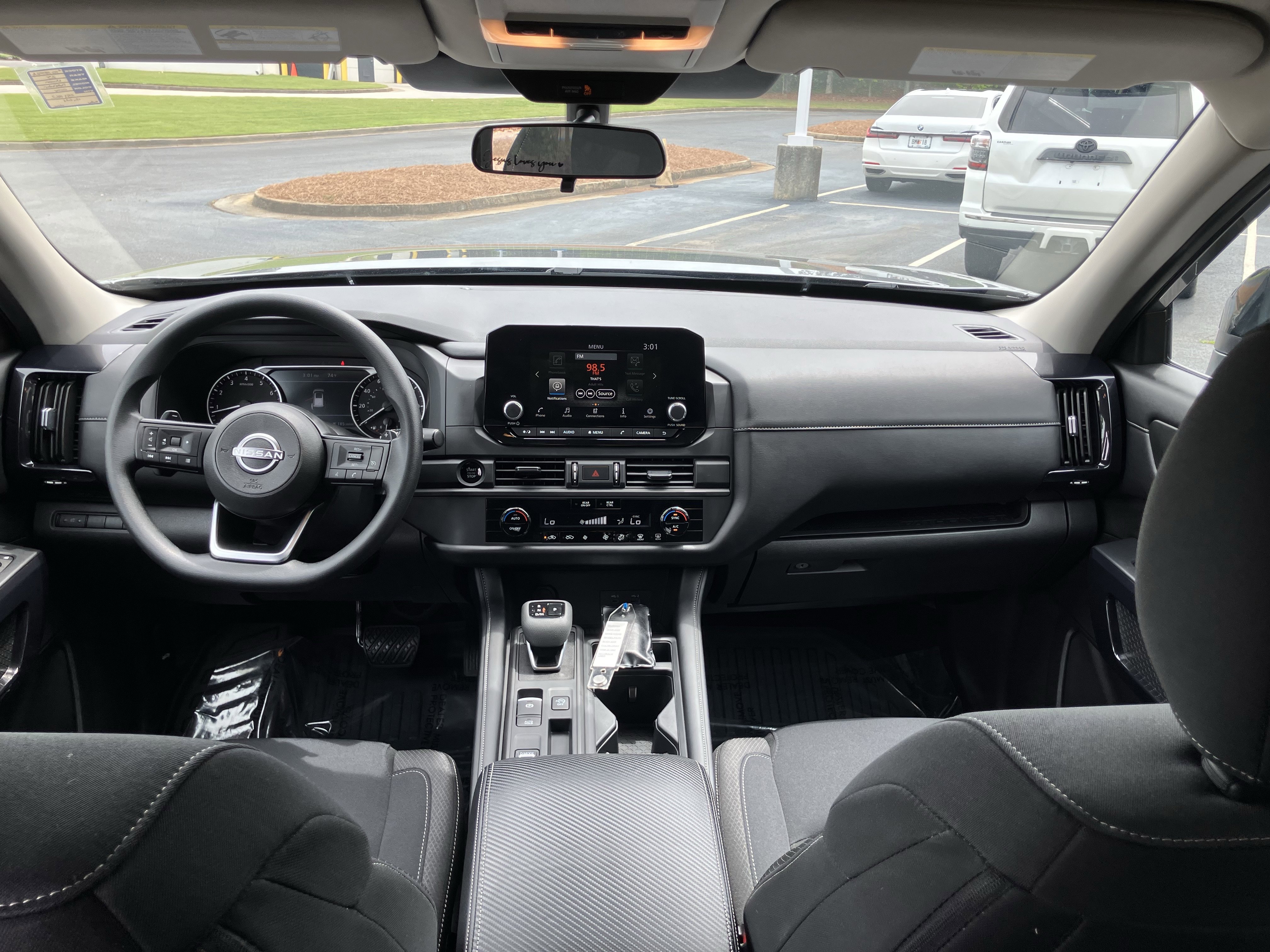 Used 2025 Nissan Pathfinder S FWD image 31