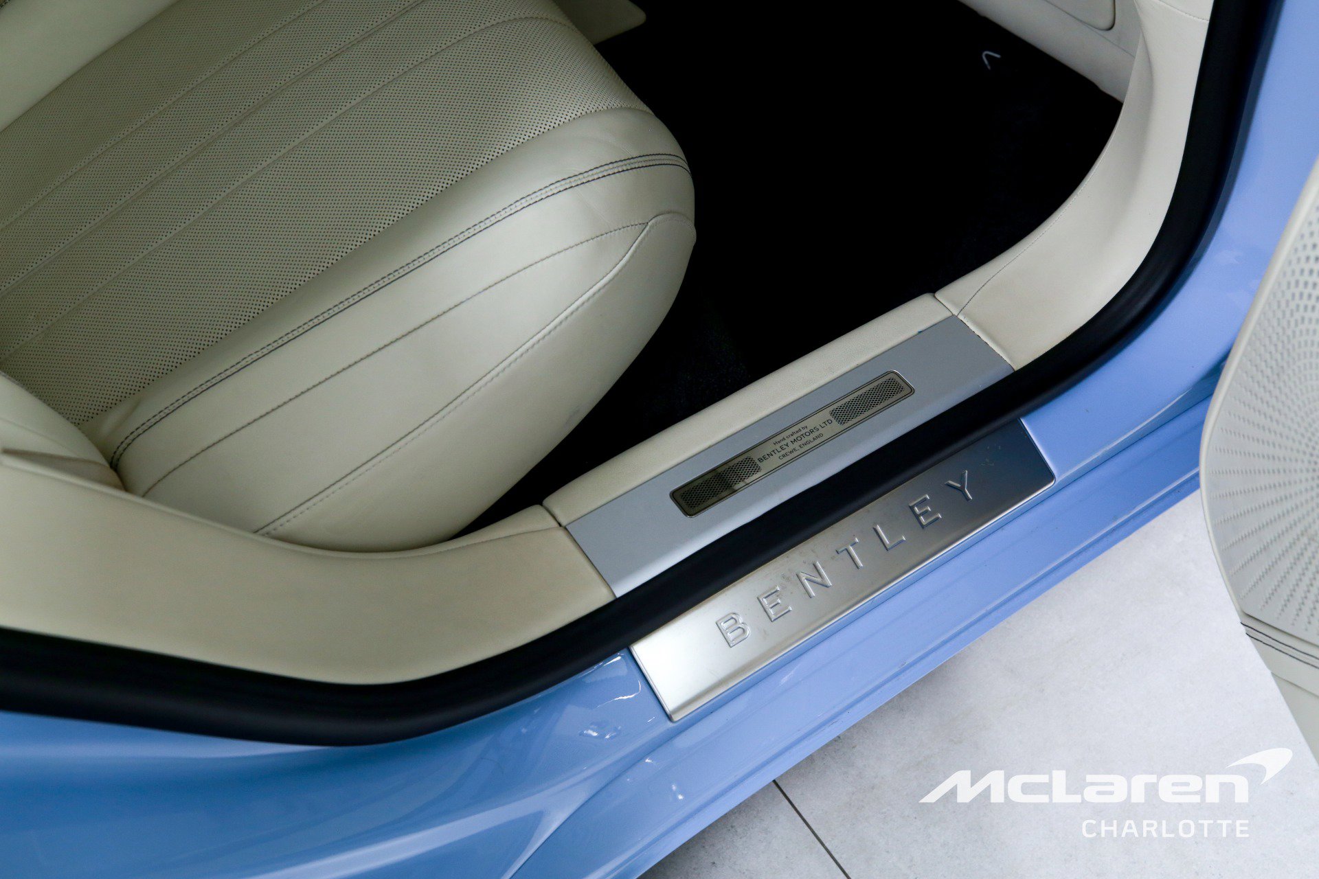 Used 2022 Bentley Flying Spur V8 image 24