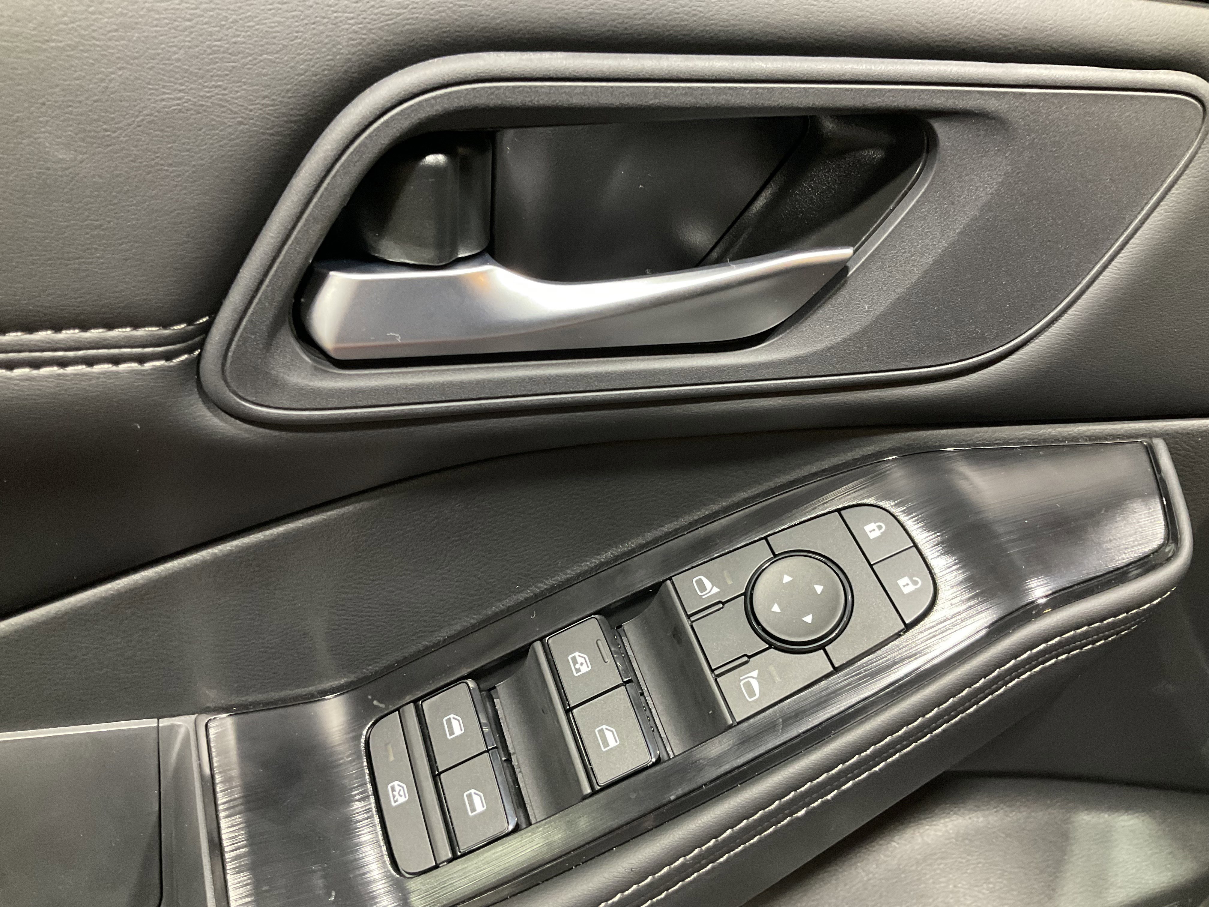 Used 2026 Nissan Rogue SV w/ SV Premium Package image 26