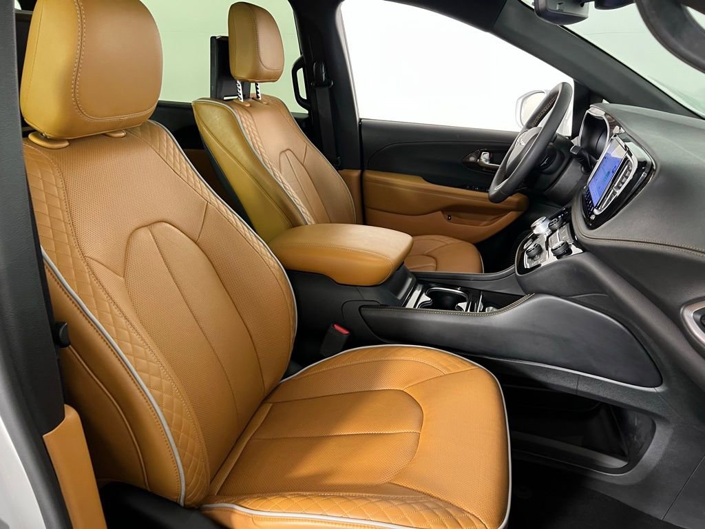 Used 2022 Chrysler Pacifica Pinnacle image 37