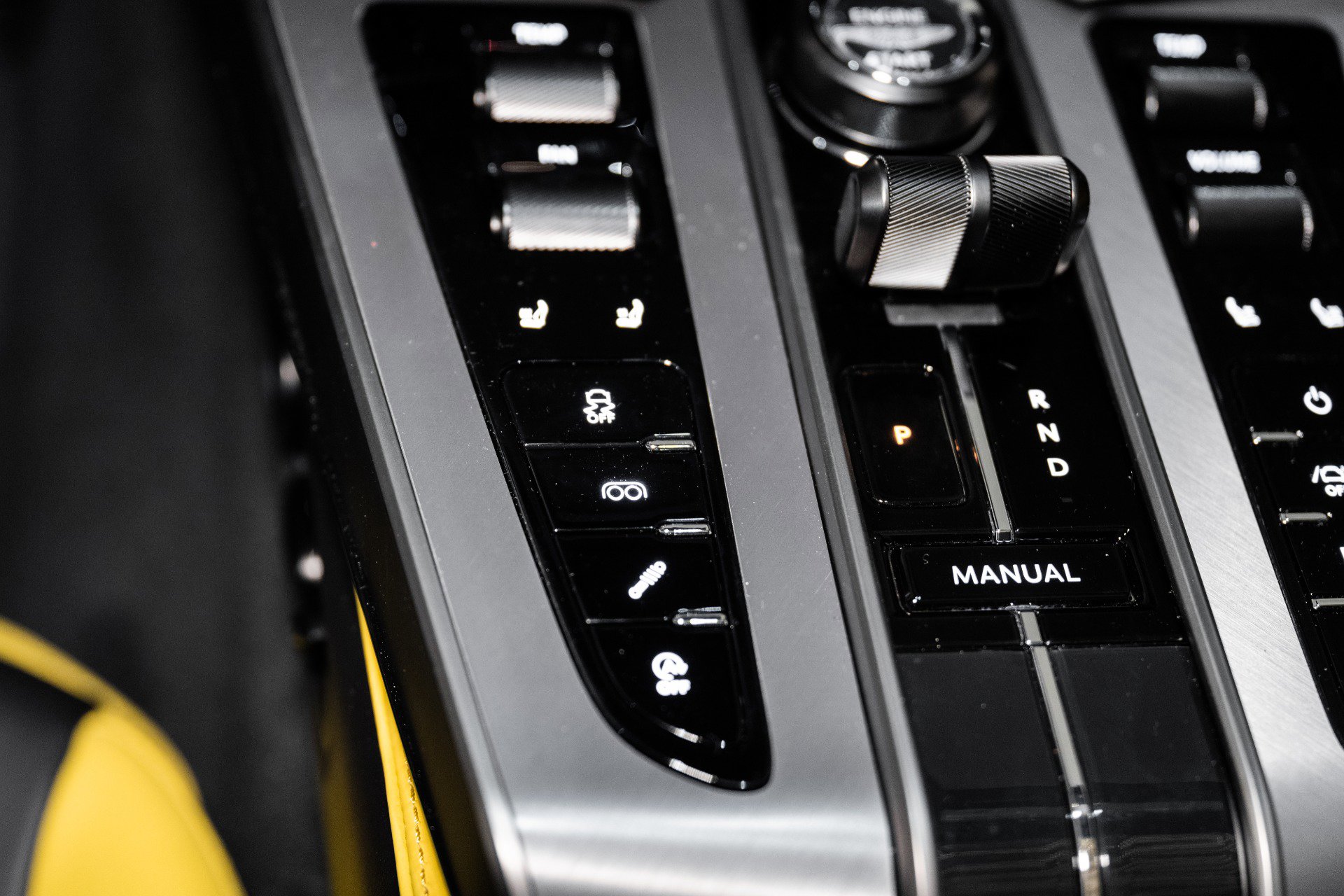 Used 2025 Aston Martin Vanquish image 31