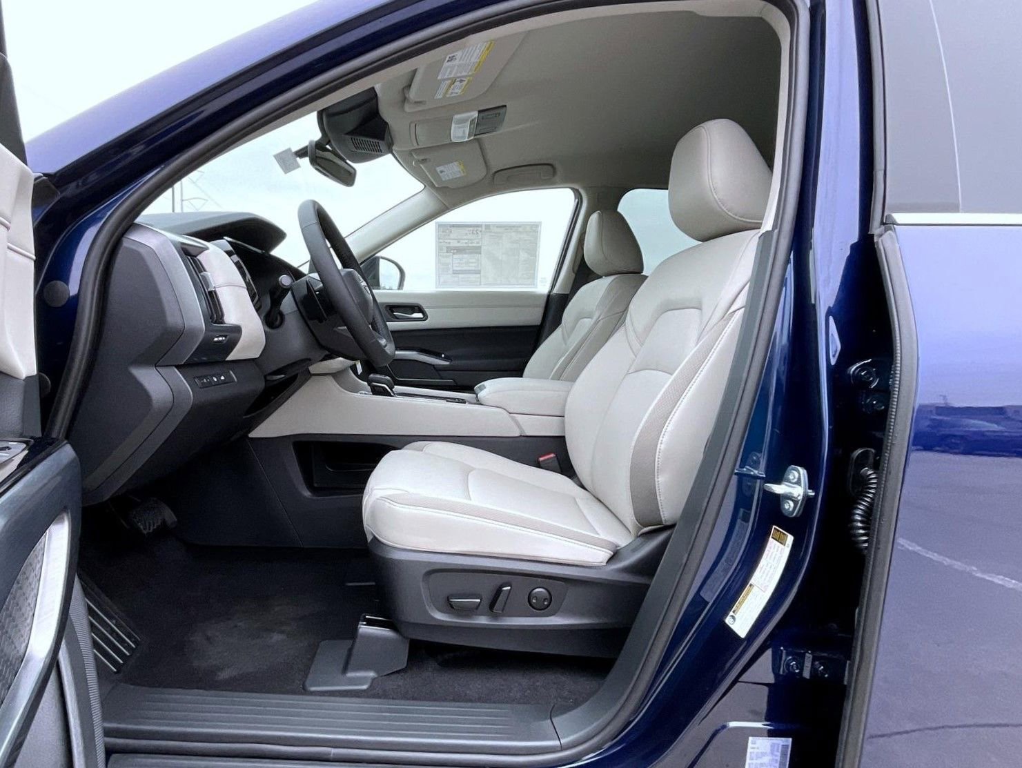 New 2026 Nissan Pathfinder SL image 10