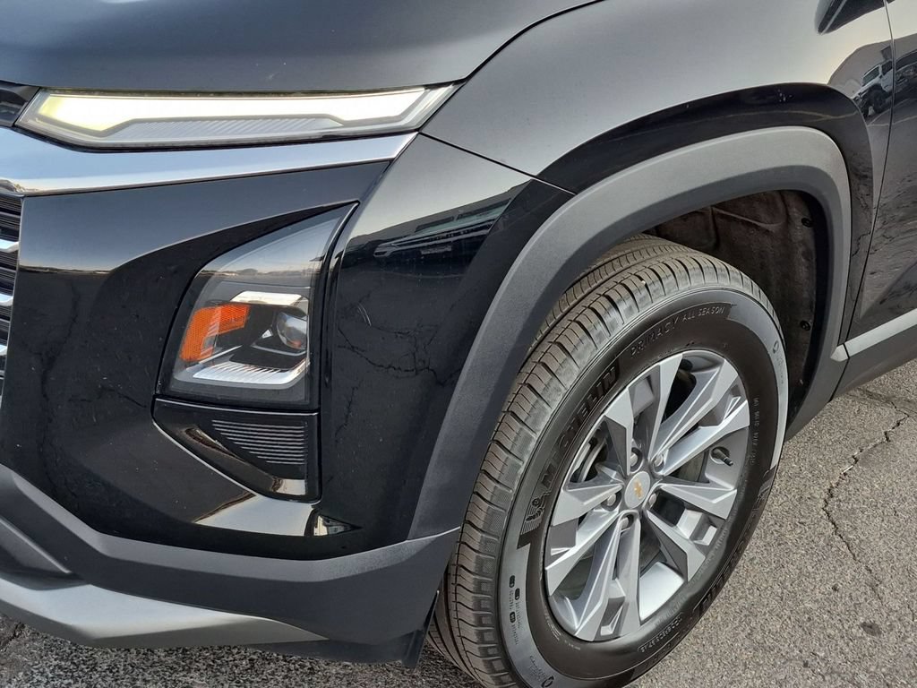 Used 2026 Chevrolet Equinox LT AWD/4WD image 9