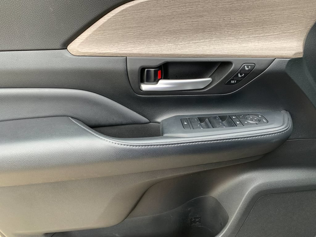 Used 2024 Toyota Grand Highlander AWD image 12