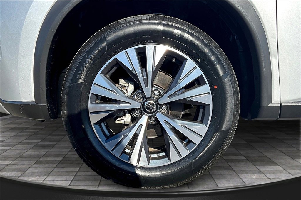 Used 2021 Nissan Rogue SV image 9