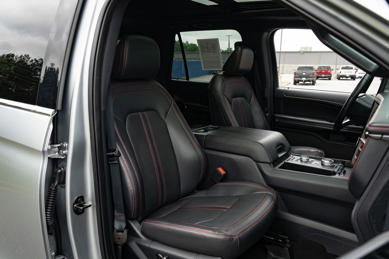 Used 2023 Ford Expedition Limited AWD/4WD image 24