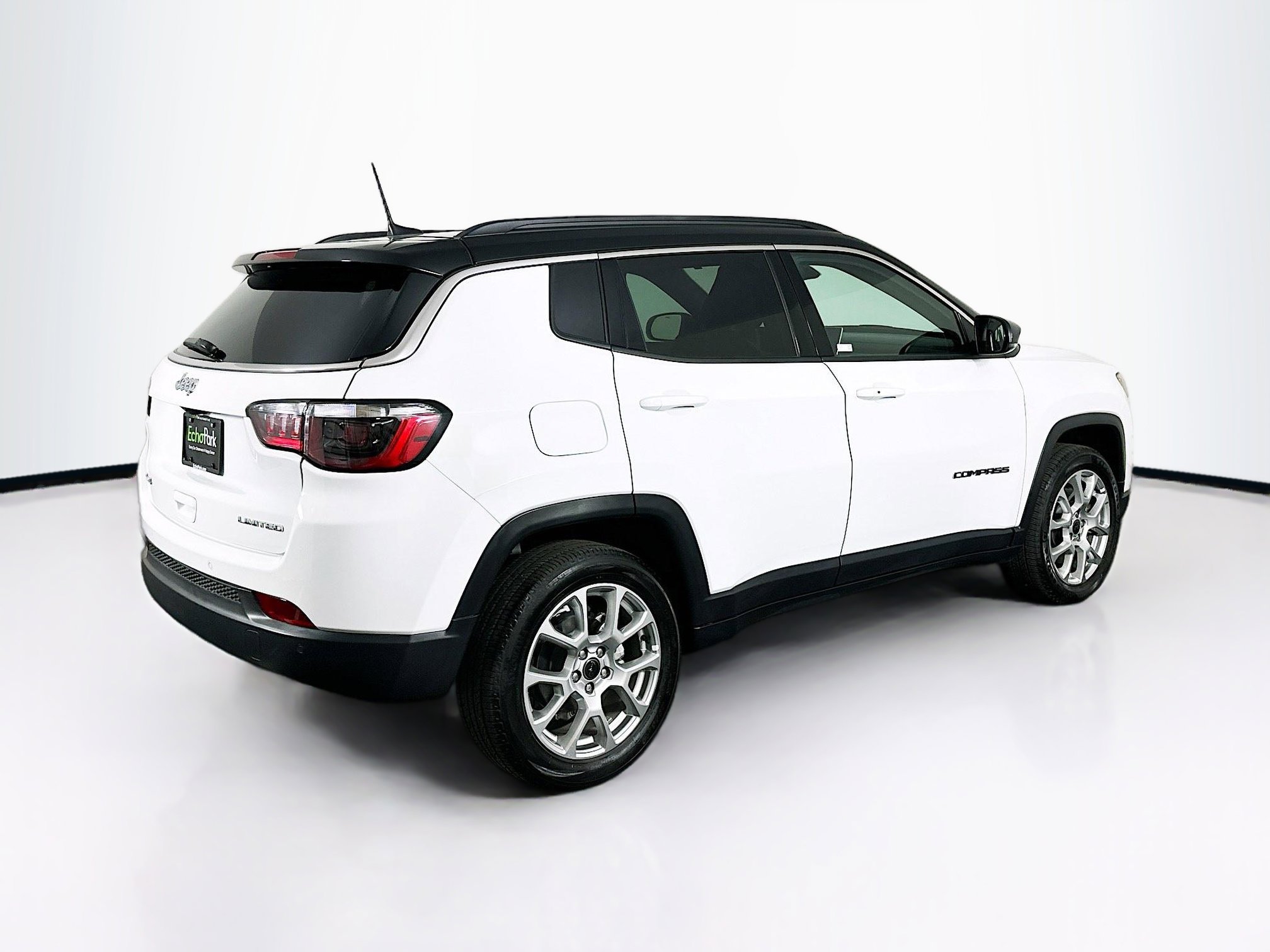 Used 2025 Jeep Compass Limited image 9