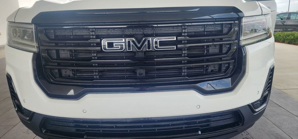 Used 2023 GMC Acadia SLT w/ Elevation Edition image 14