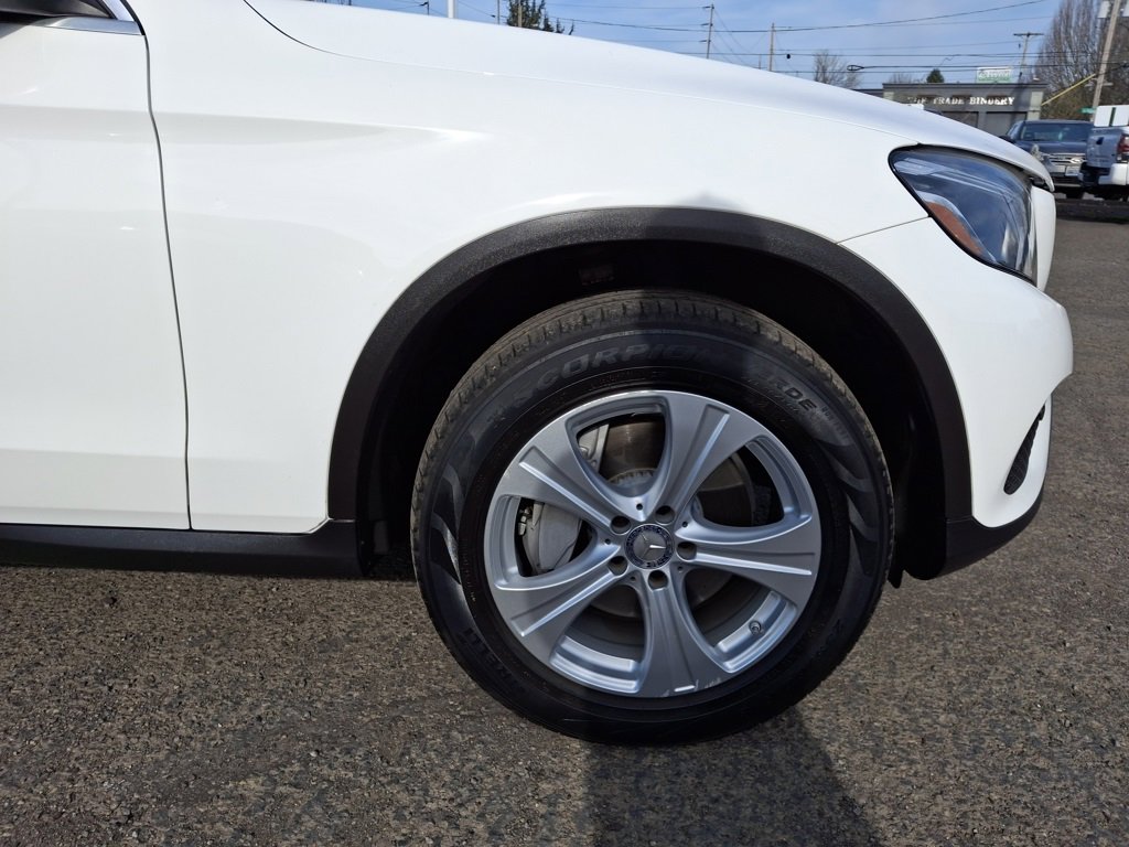 Used 2018 Mercedes-Benz GLC 300 4MATIC image 11