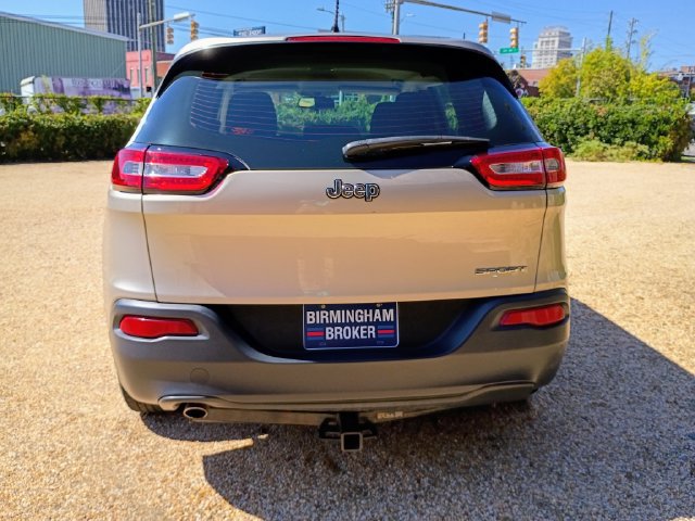 Used 2014 Jeep Cherokee Sport FWD image 9
