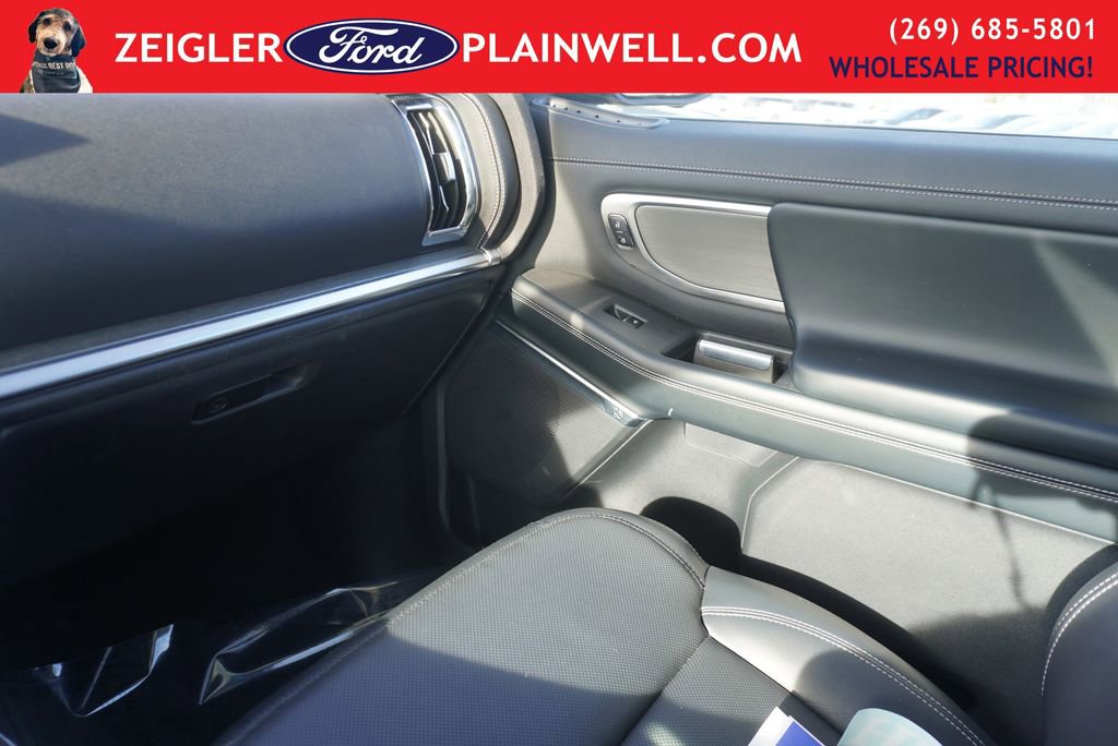 Used 2025 Ford Expedition Platinum image 35