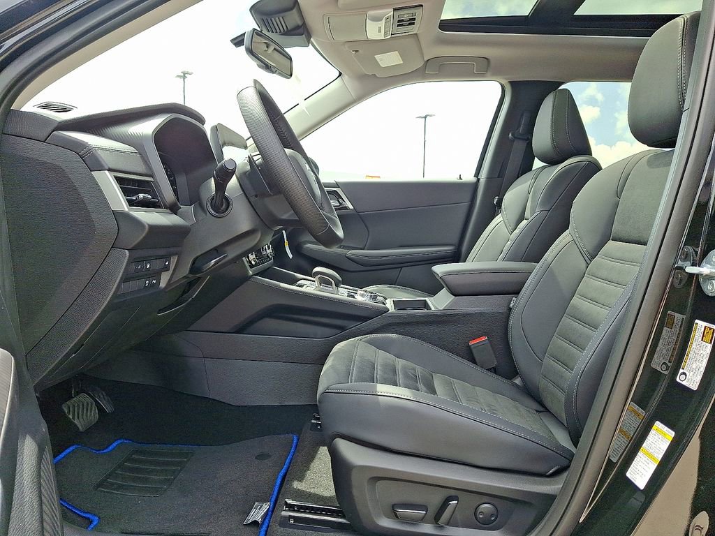 New 2025 Mitsubishi Outlander SE image 6