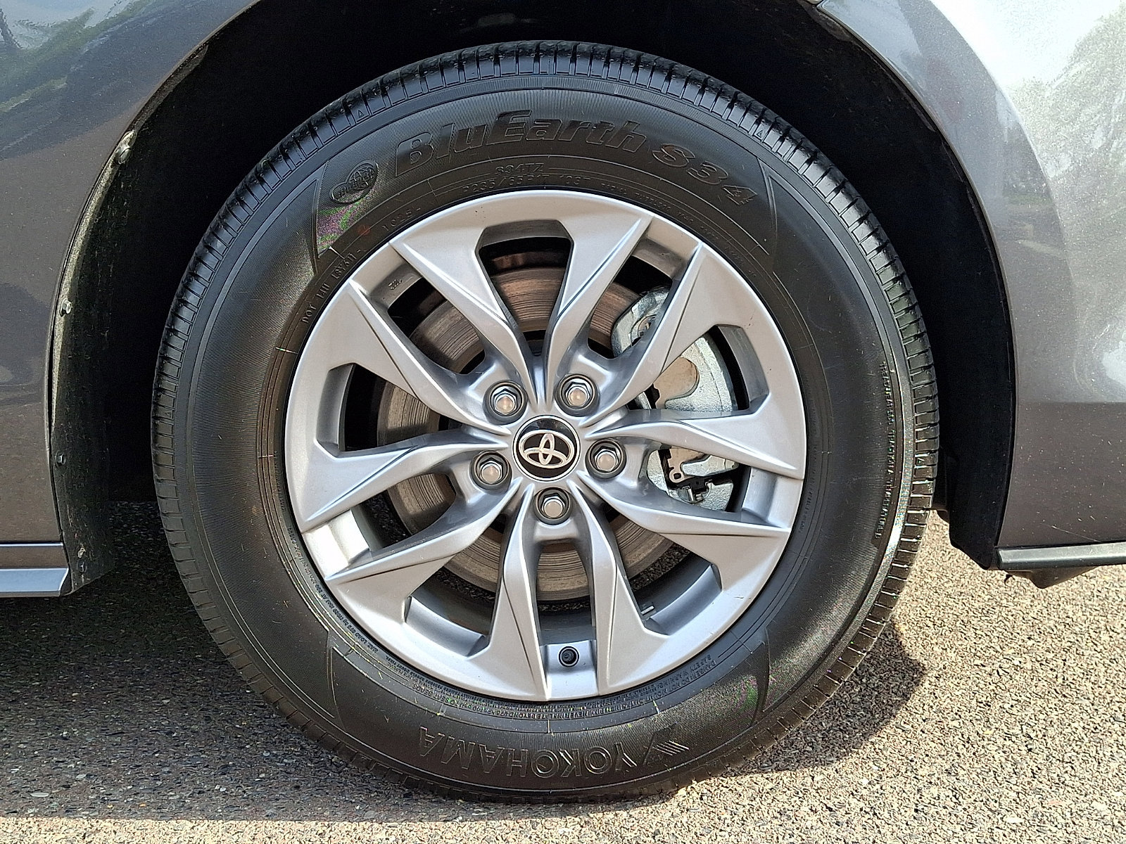 Used 2025 Toyota Sienna LE FWD image 8