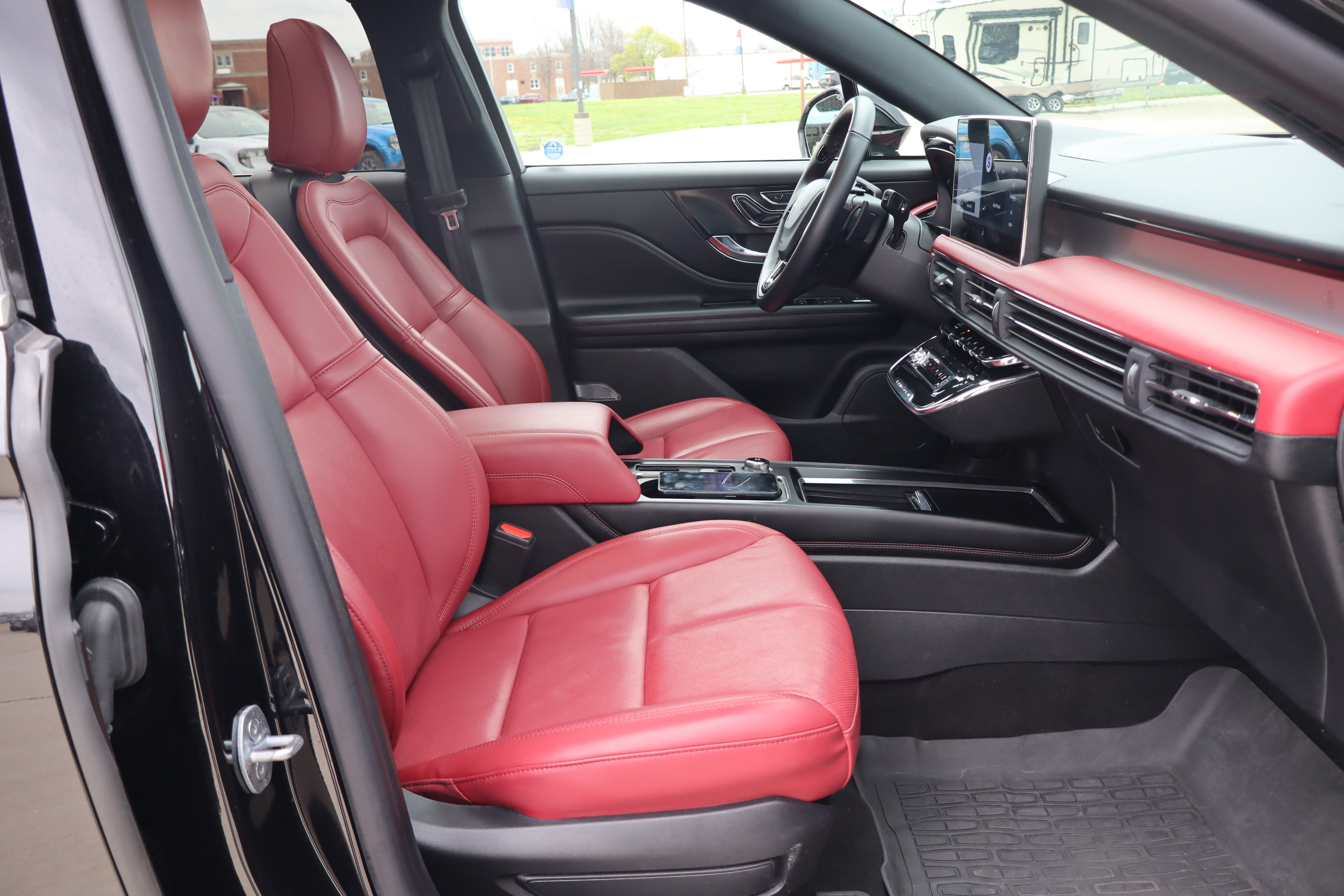 Used 2025 Lincoln Corsair Reserve AWD/4WD image 13