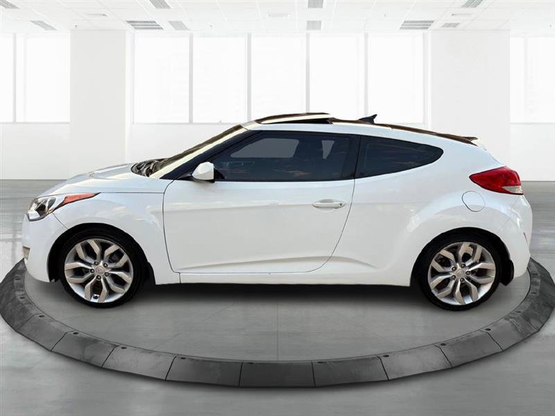 Used 2012 Hyundai Veloster w/ Style Pkg image 2