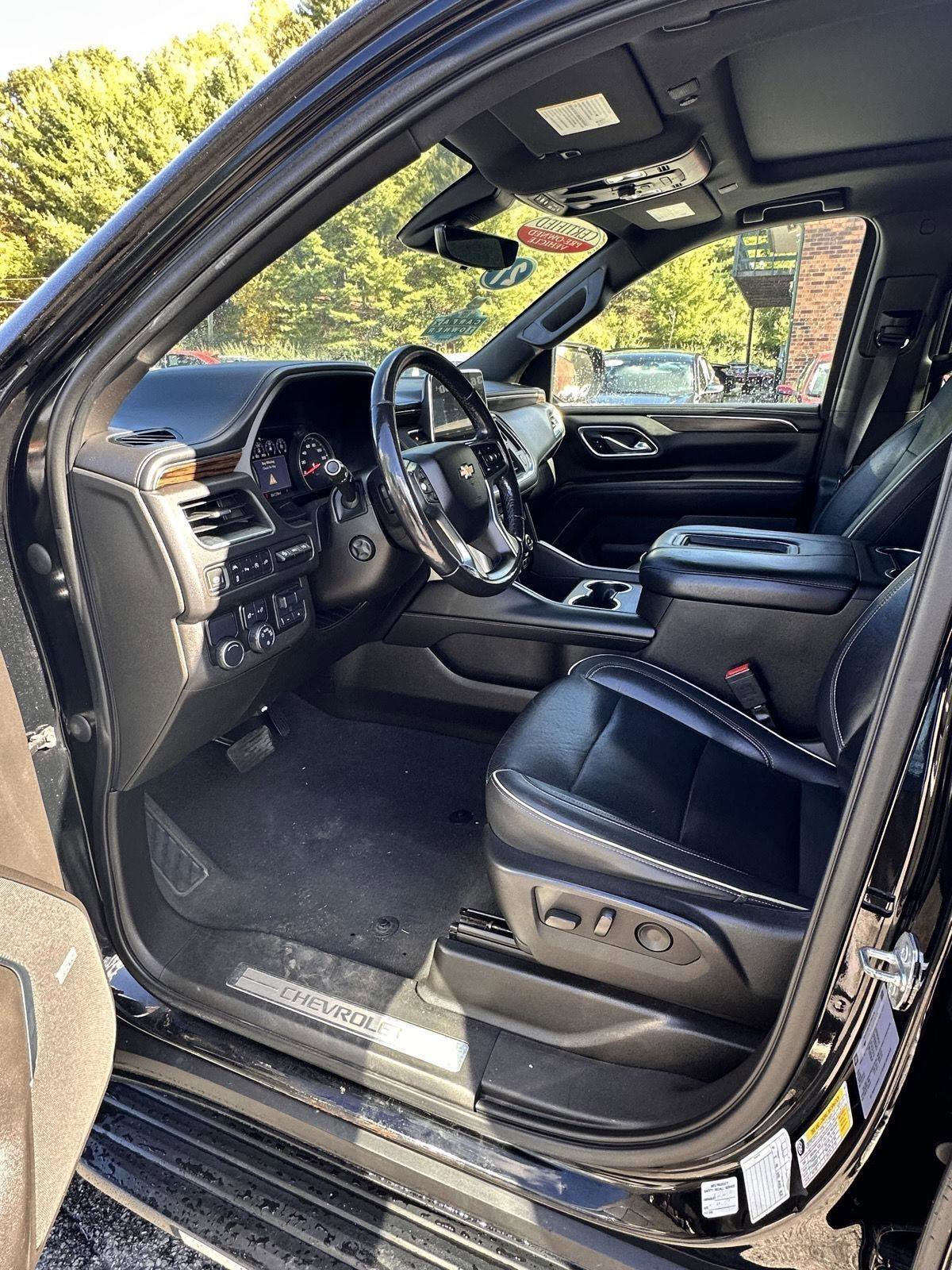 Used 2021 Chevrolet Suburban Premier w/ Premium Package RWD image 9