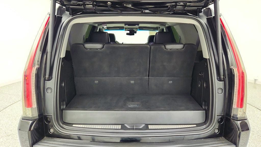 Used 2017 Cadillac Escalade Premium Luxury image 24