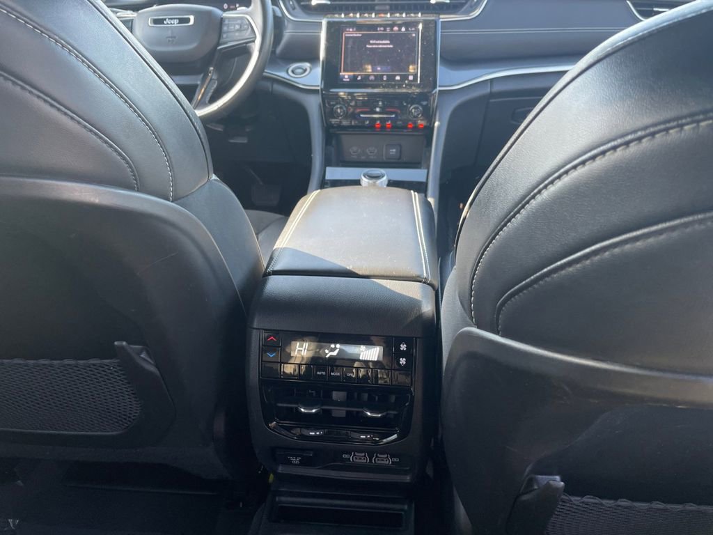 Used 2021 Jeep Grand Cherokee L Laredo image 29