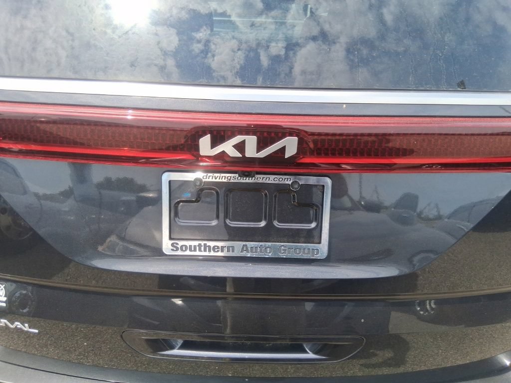 Certified 2024 Kia Carnival SX Prestige FWD image 17