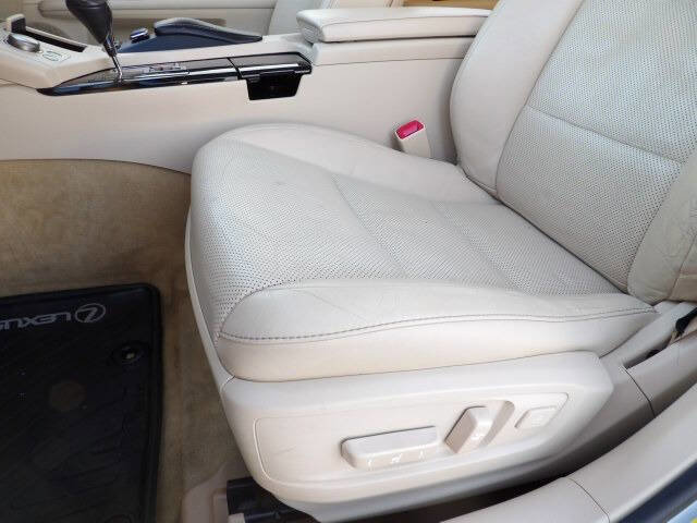 Used 2013 Lexus ES 300h w/ Luxury Pkg FWD image 18