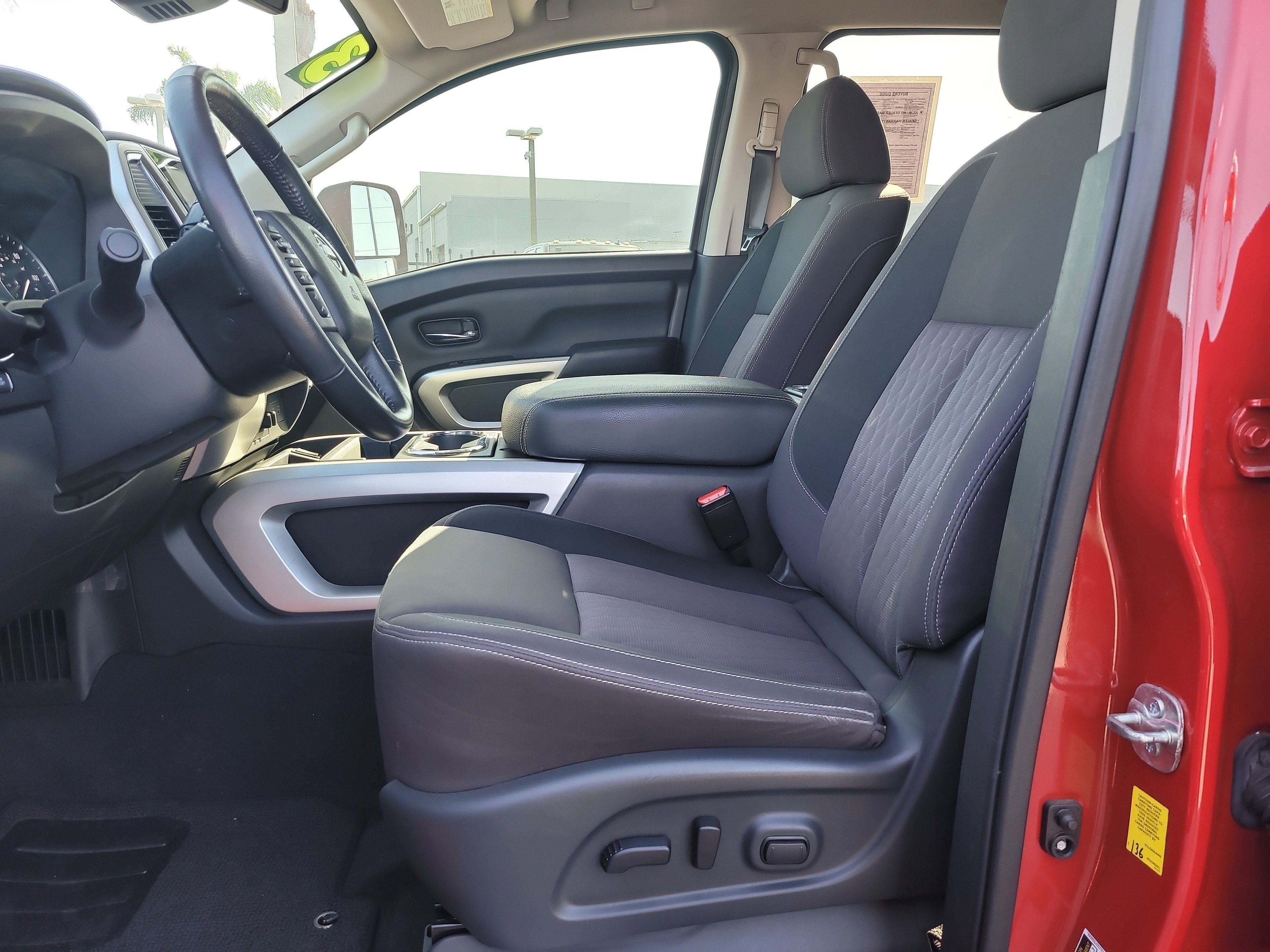 Used 2023 Nissan Titan SV w/ SV Convenience Package RWD image 18