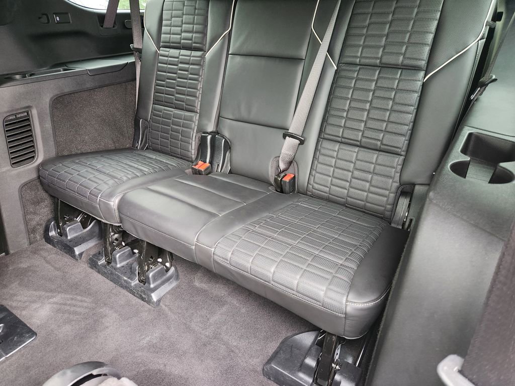 Used 2024 Cadillac Escalade ESV Sport Platinum w/ LPO, ONYX Package AWD/4WD image 32