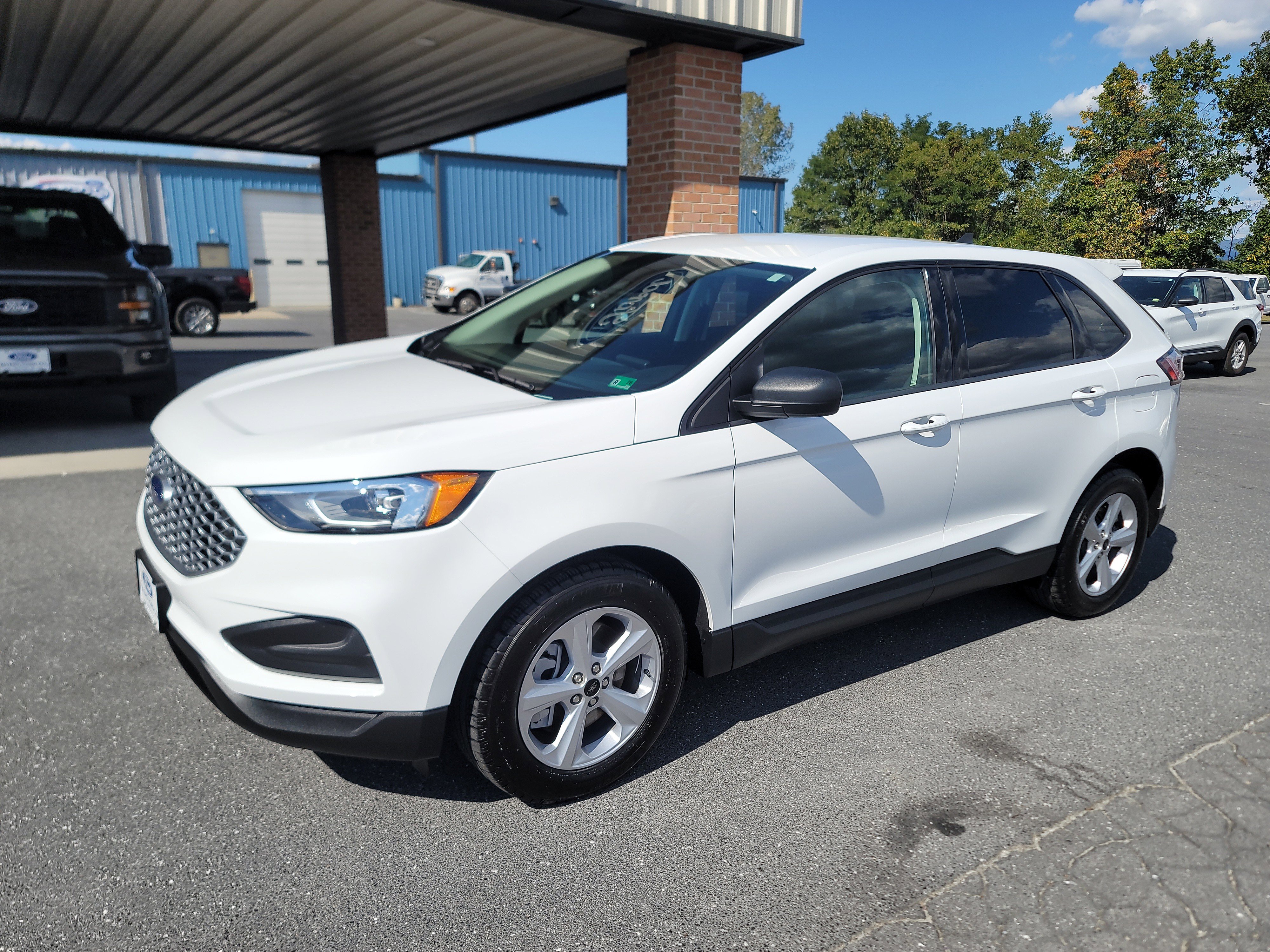 Used 2024 Ford Edge SE image 2