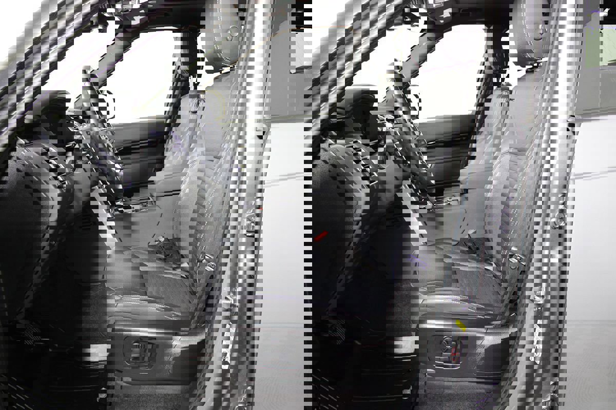 Used 2022 Land Rover Discovery S image 7