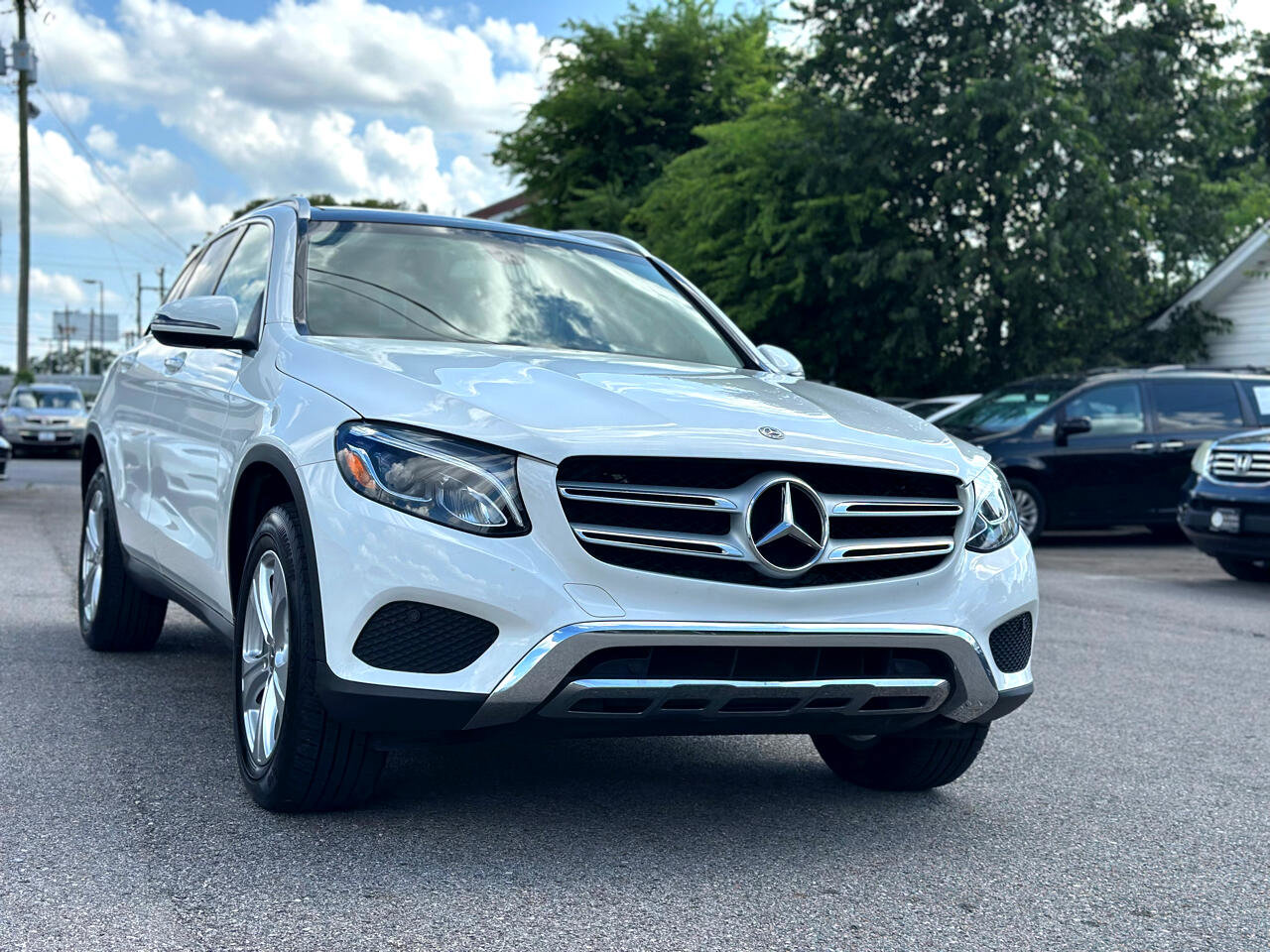 Used 2018 Mercedes-Benz GLC 300 4MATIC image 2