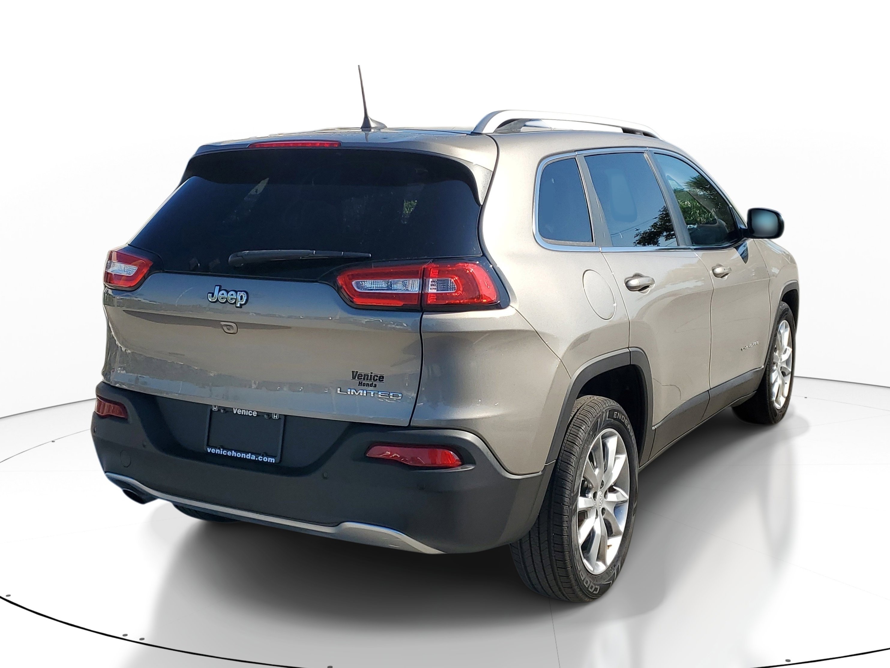 Used 2018 Jeep Cherokee Limited FWD image 6