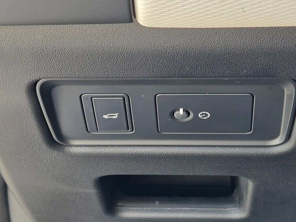 Used 2023 Land Rover Discovery HSE R-Dynamic image 25