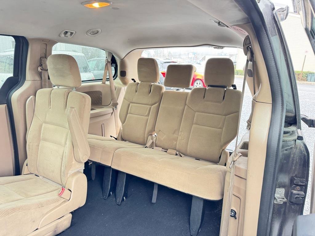Used 2016 Dodge Grand Caravan SXT image 11