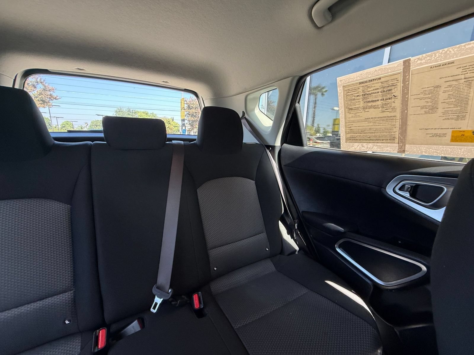 Used 2025 Kia Soul LX w/ LX Technology Package FWD image 34