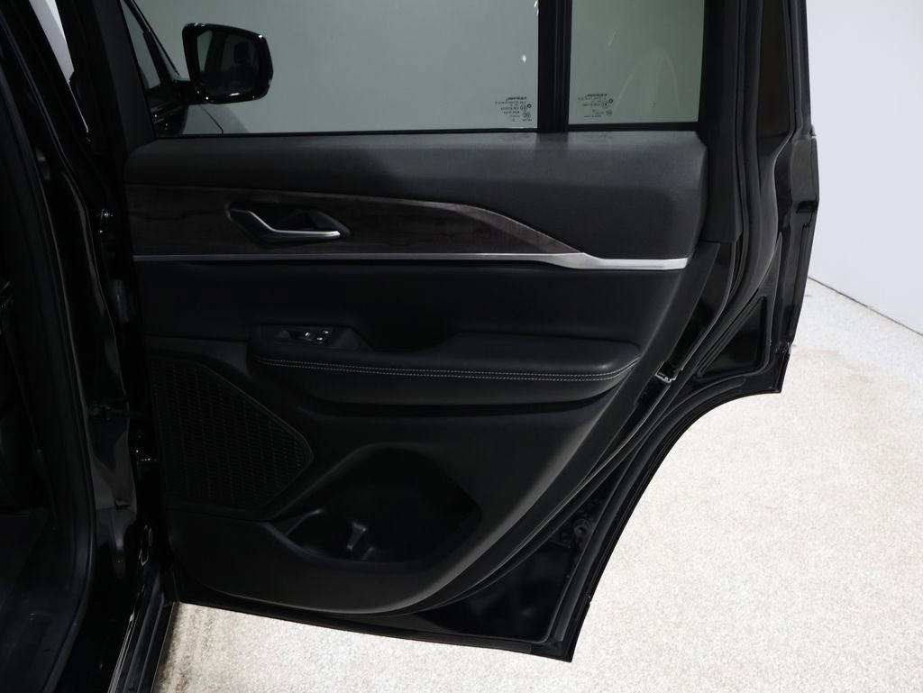 Used 2023 Jeep Grand Cherokee Limited image 21