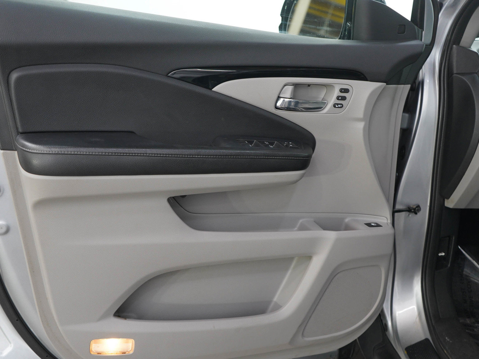Used 2017 Honda Ridgeline RTL-E image 17