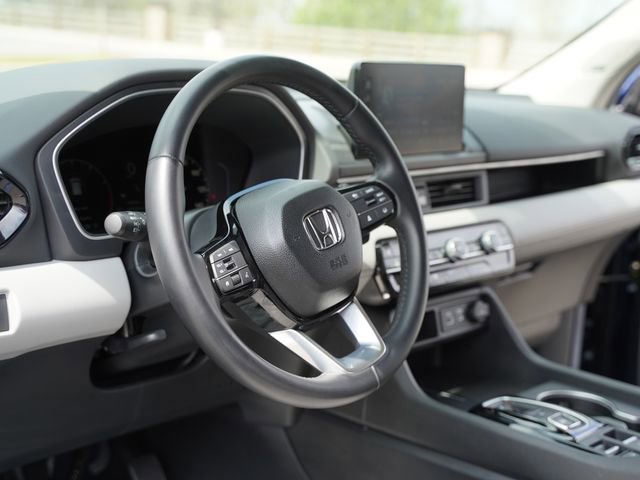 Used 2025 Honda Pilot Touring image 29