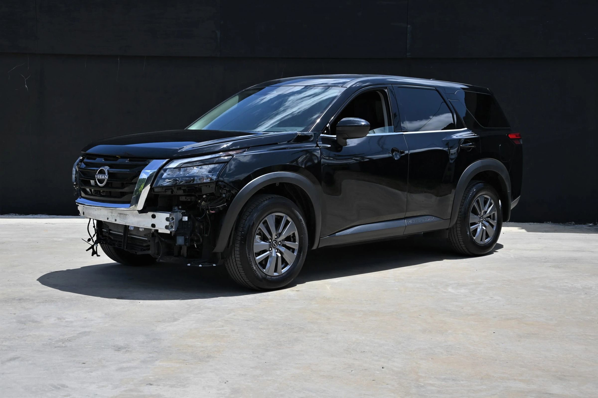 Used 2025 Nissan Pathfinder S image 1