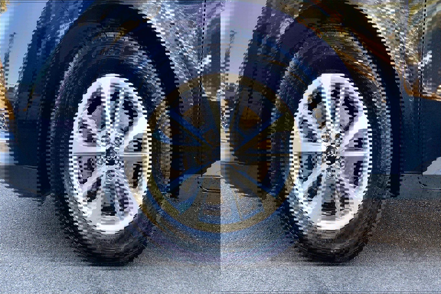 Used 2024 Kia Carnival LX image 10